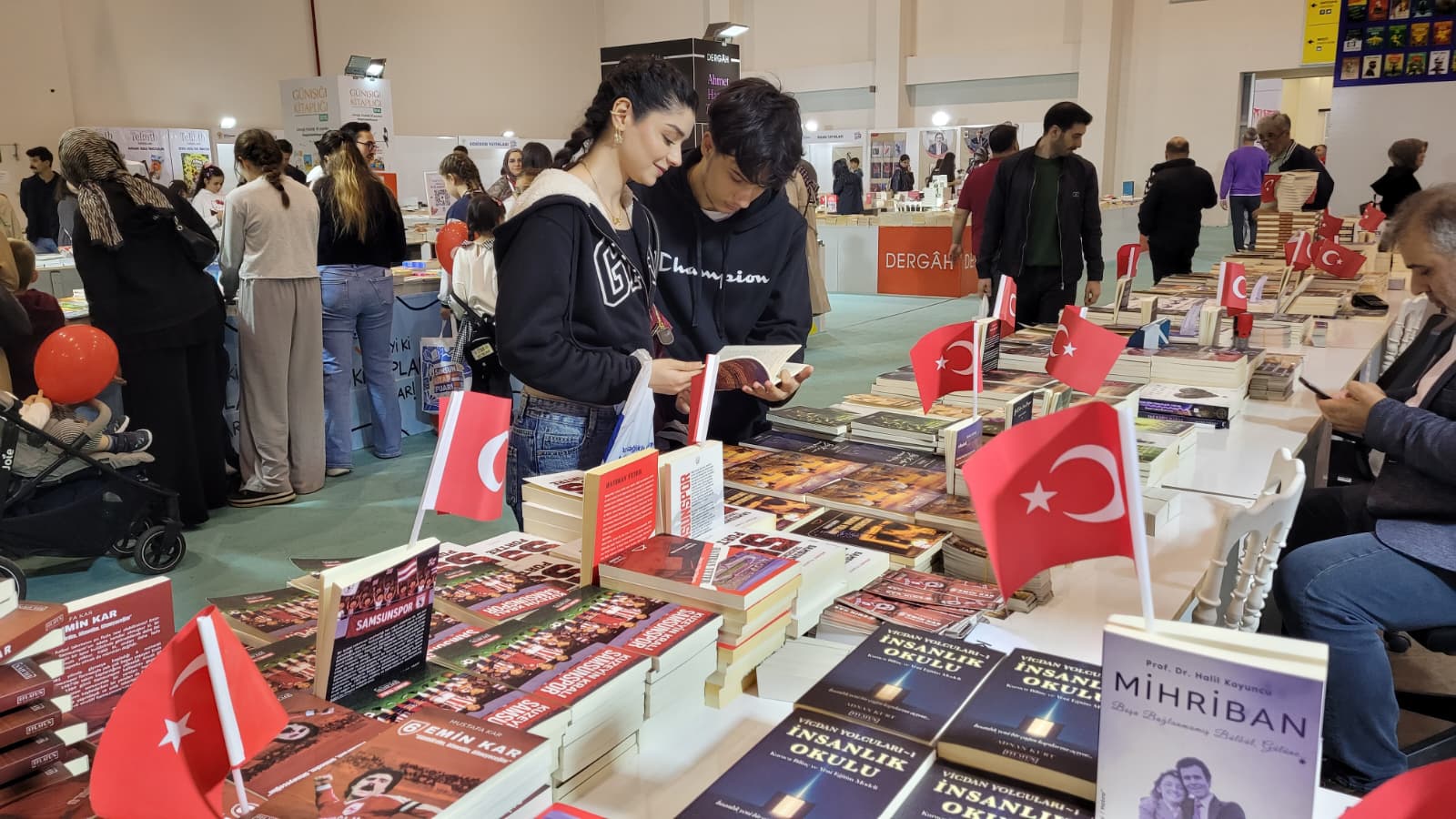 aa-20261029-42905497-42905496-samsun-kitap-fuarinda-29-ekim-cumhuriyet-bayrami-kutlandi.jpg