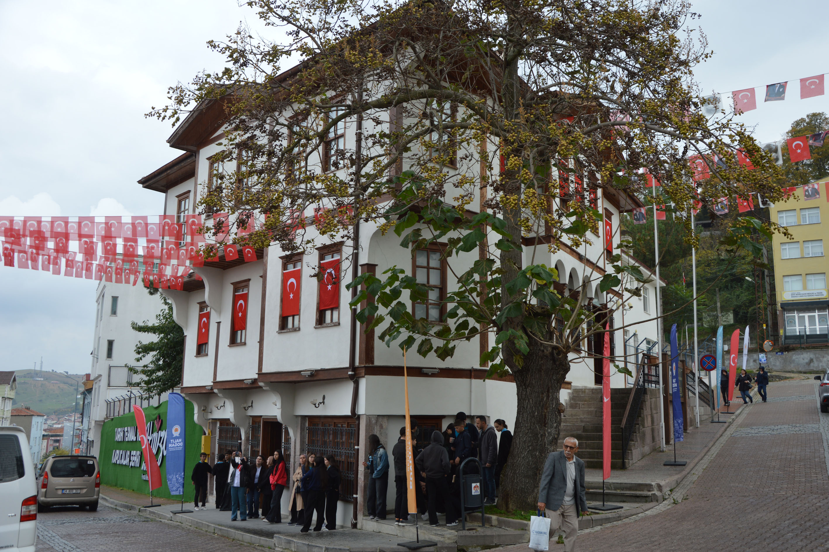 aa-20261031-42921717-42921714-samsundan-havzaya-milli-mucadele-belgeleri-sergisi-kitap-tanitimi-ve-soylesileri-programi-duzenlendi.jpg