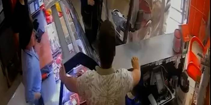 Elektrikli bisikletiyle kasap dükkanına daldı