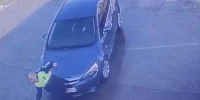 Otomobil trafik polisine çarptı