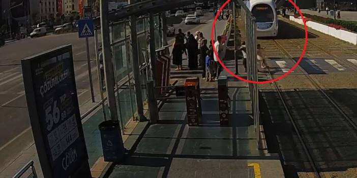 Raylara atlayan küçük kızı tişörtünden çekerek kurtardı
