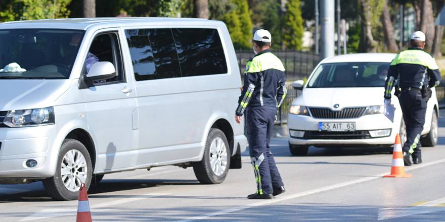 SAMSUN'DA POLİS EKİPLERİNDEN SIKI DENETİM